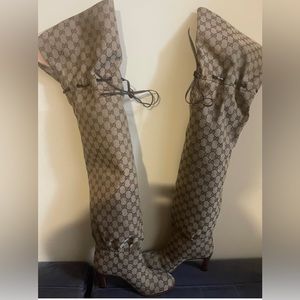 New never worn Gucci knee boots size 41